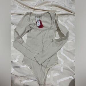 BNWT Sunday Best Aritzia Long Sleeve Body Suit